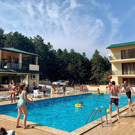 Hotel Сурами Экстерьер фото