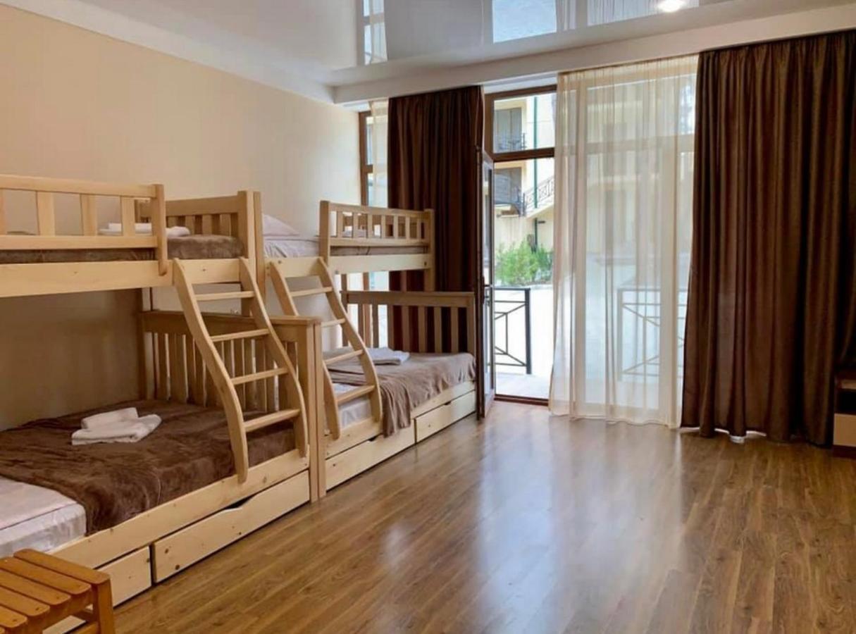 Hotel Сурами Экстерьер фото