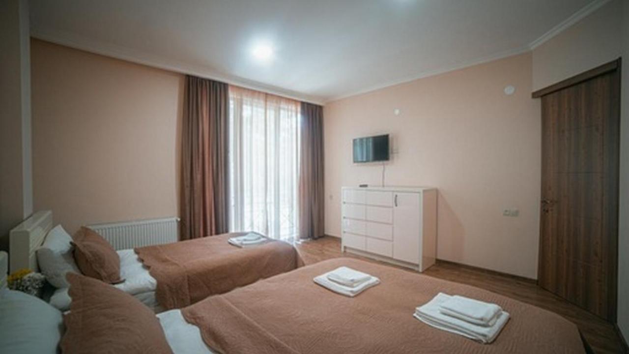 Hotel Сурами Экстерьер фото