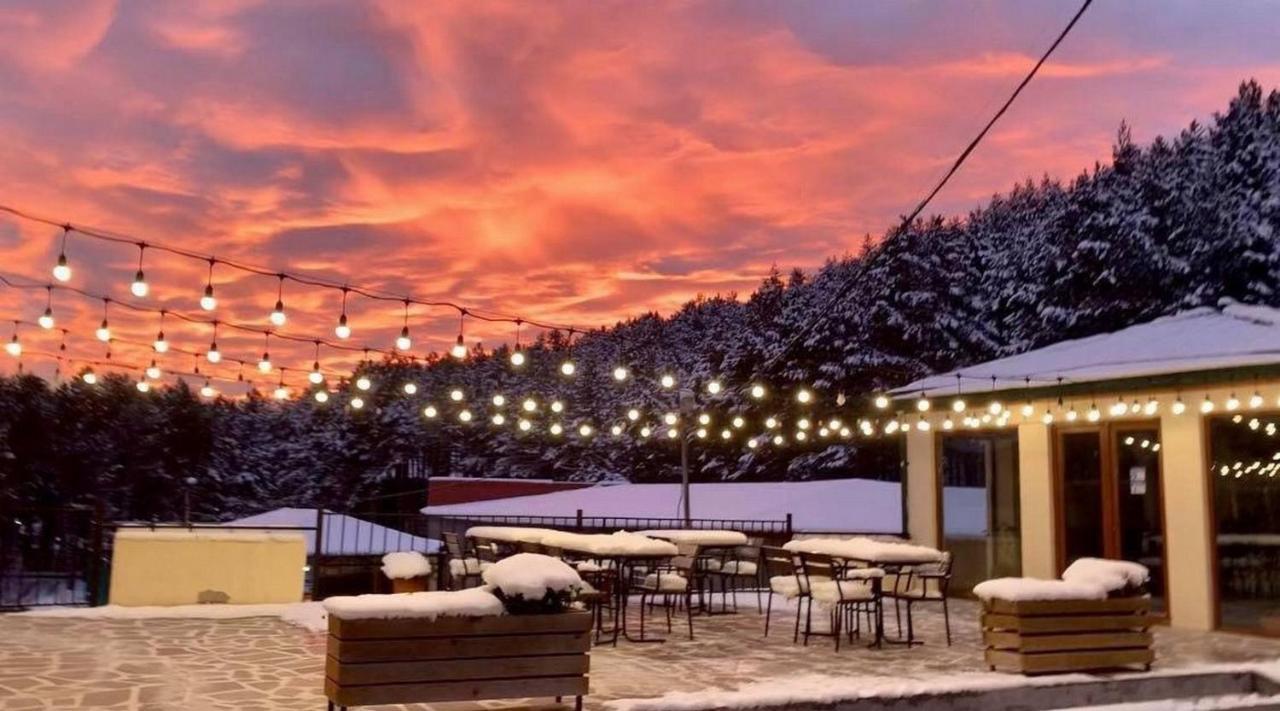 Hotel Сурами Экстерьер фото
