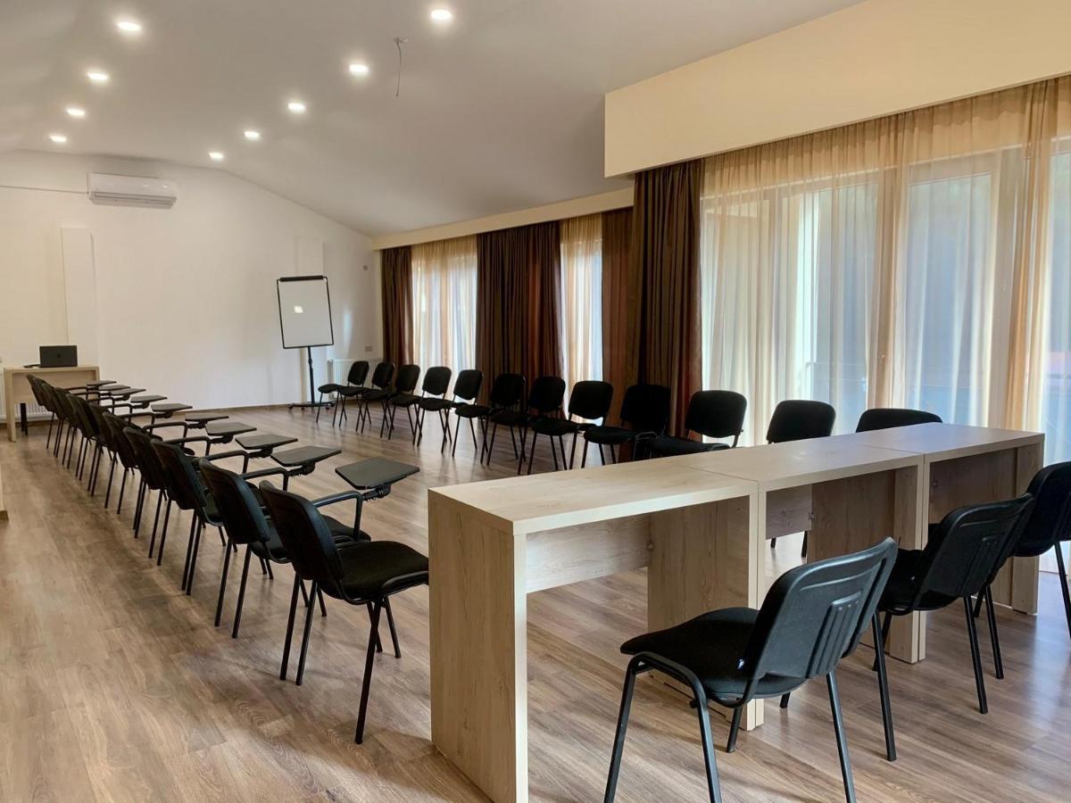 Hotel Сурами Экстерьер фото