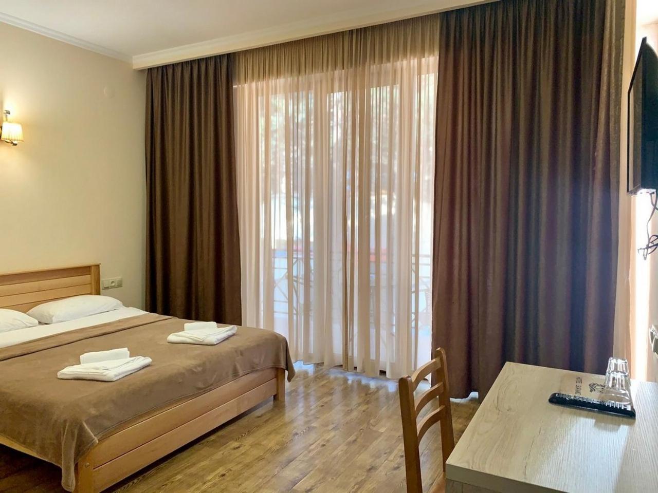 Hotel Сурами Экстерьер фото