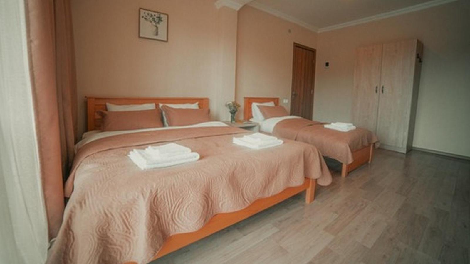 Hotel Сурами Экстерьер фото
