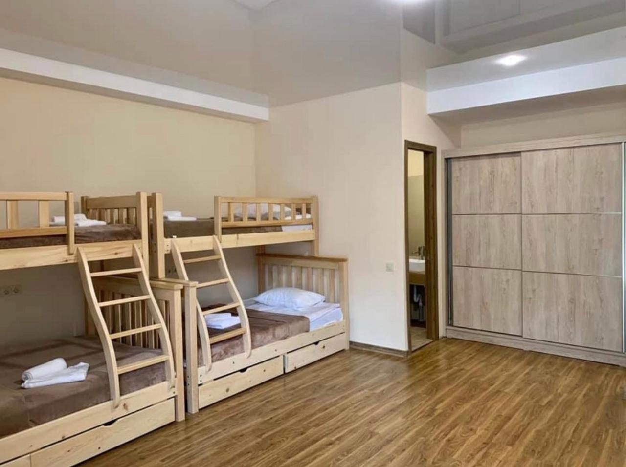 Hotel Сурами Экстерьер фото