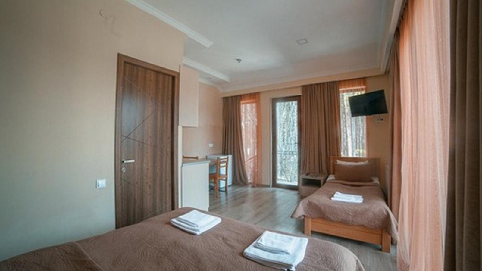 Hotel Сурами Экстерьер фото
